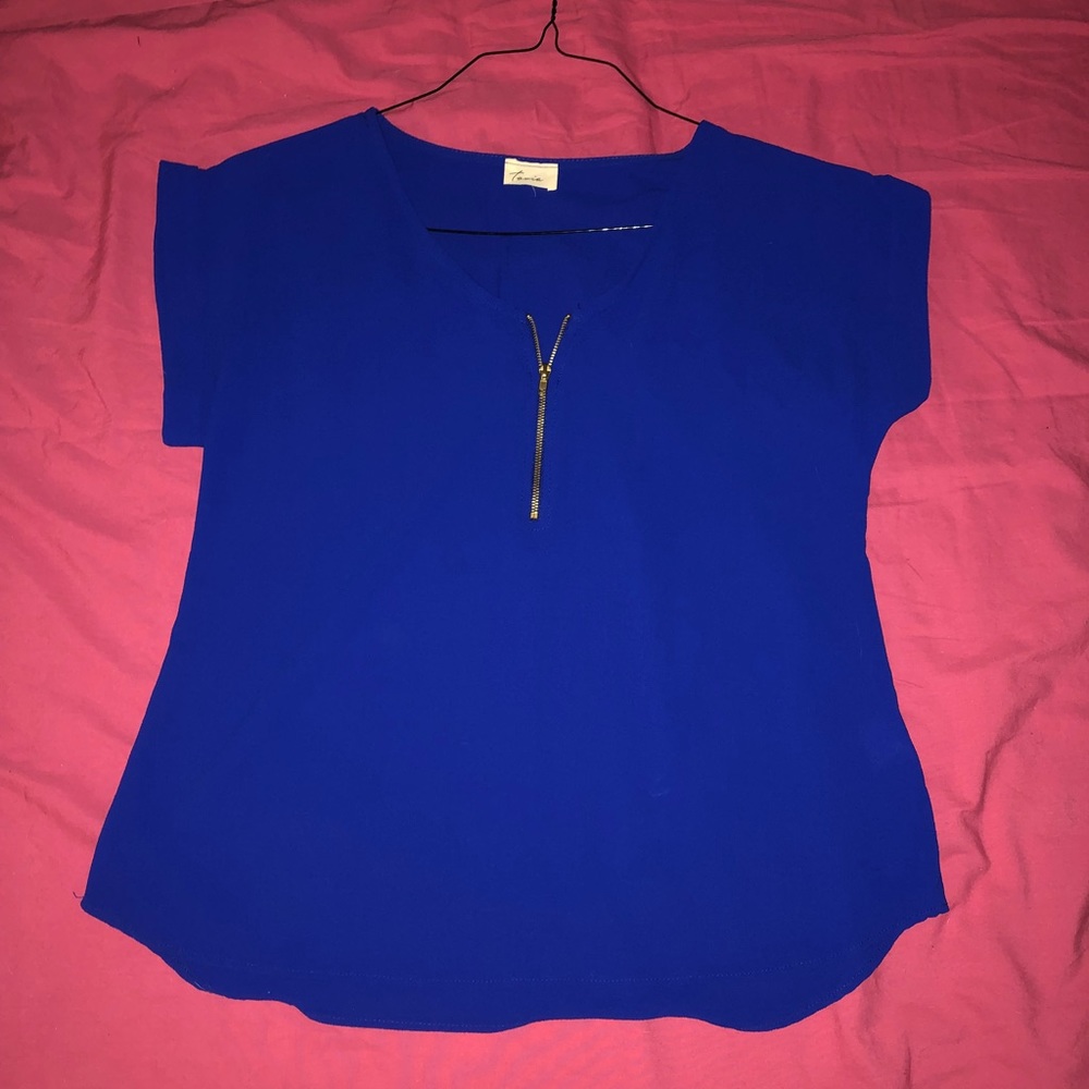 Blue short sleeve shirt with zipper